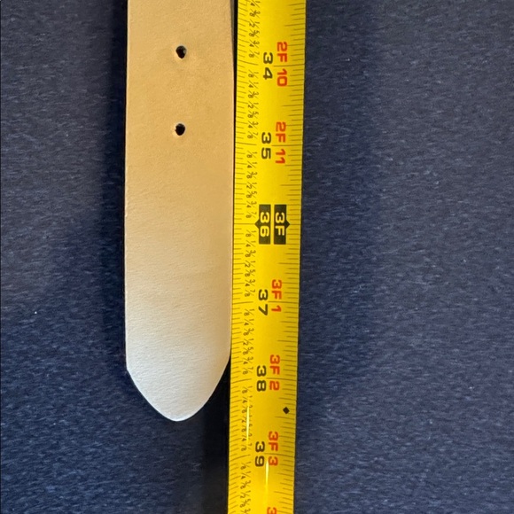 Elegant Cream Belt with Gold Buckle - Picture 4 of 6